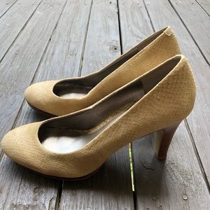 Bandolino Tan Snakeskin Heels
